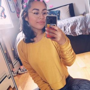 Meet your Posher, Alejandra